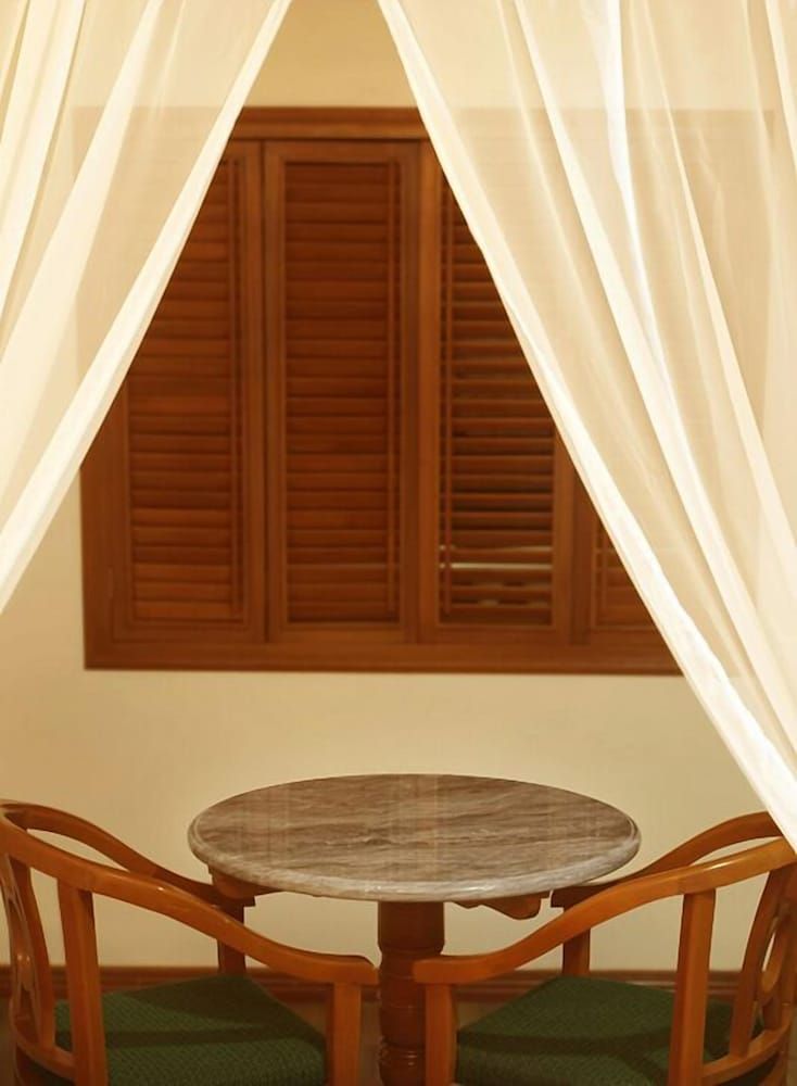 Real Maris Resort & Hotel Suite, 2 Twin Beds, Poolside 3