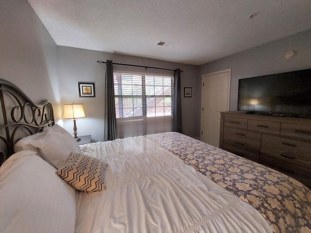 Condo (Solace Space @ Foothills - CLOSE TO A)