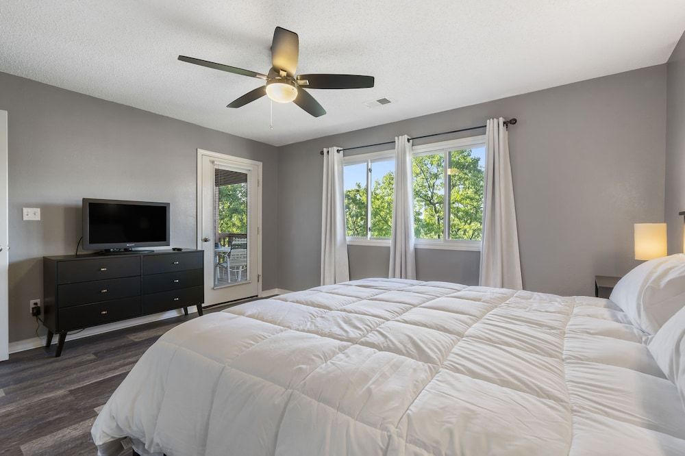 Pool View Oasis - Community Amenities