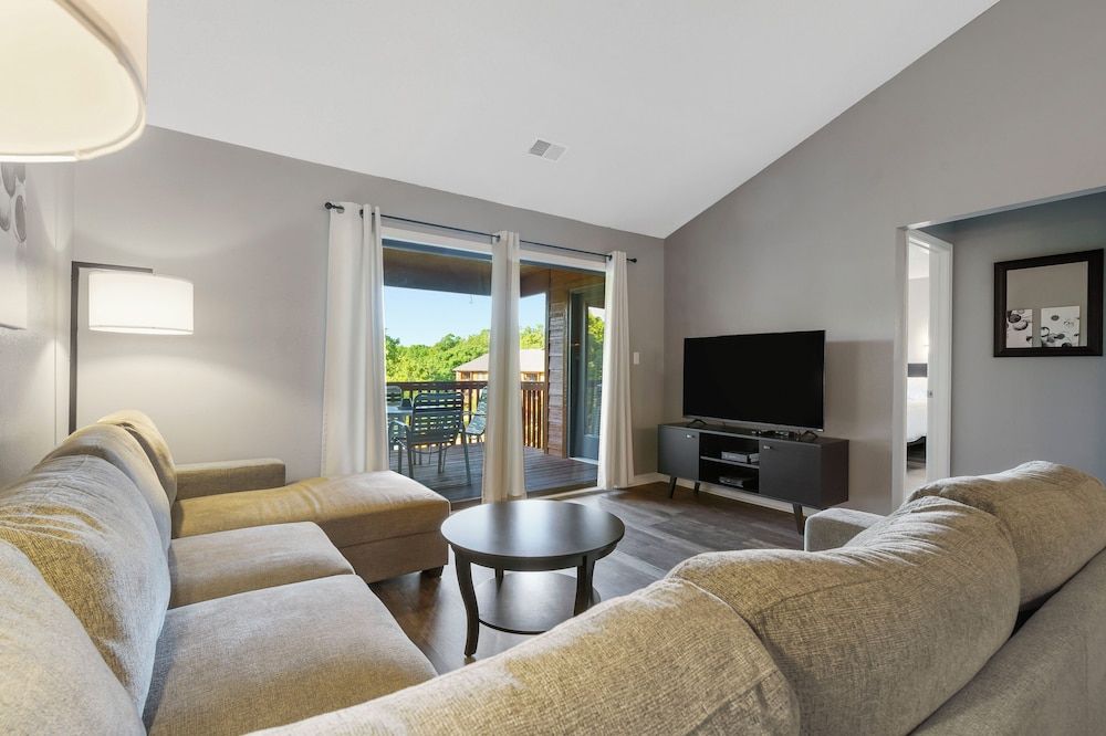 Pool View Oasis - Community Amenities