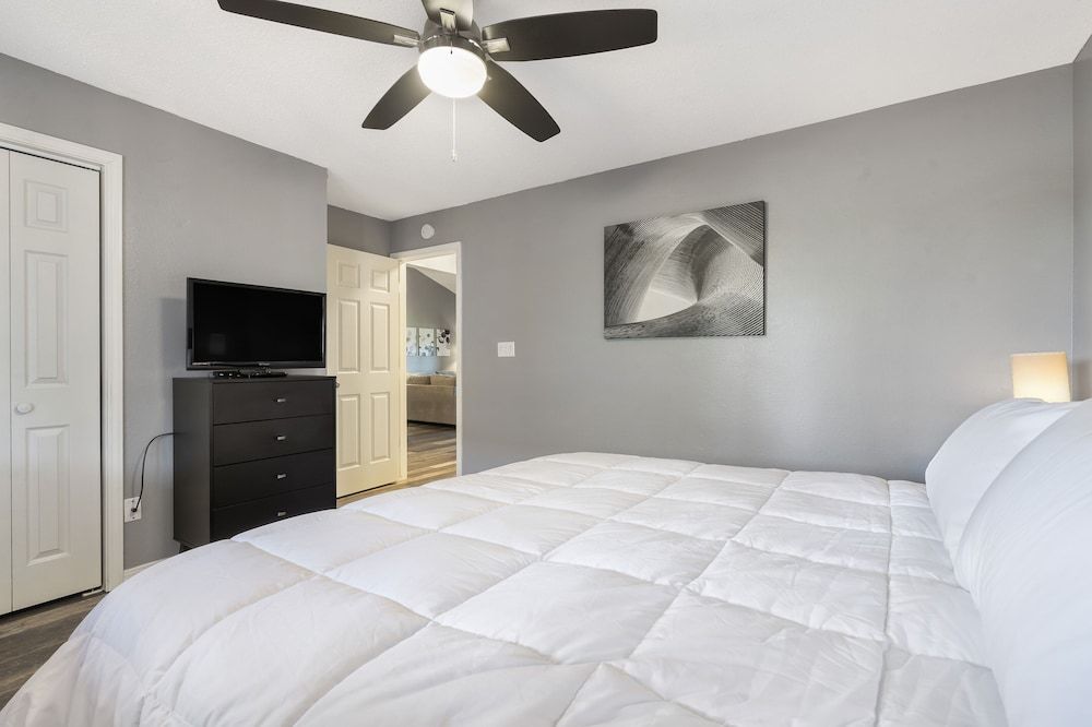 Pool View Oasis - Community Amenities