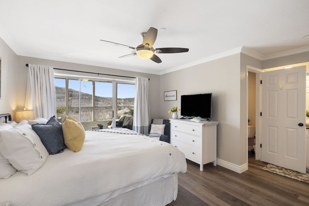 Condo, Multiple Beds, Balcony (Lakeview Enchantment)
