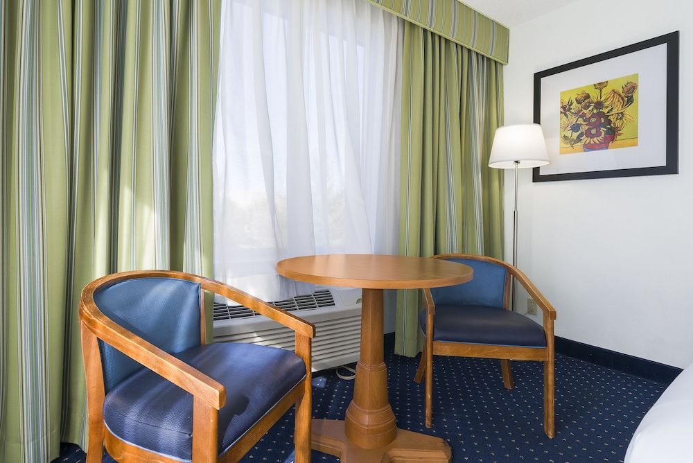 Thousand Hills Resort Hotel Premium Double Queen Room, Corner View 8