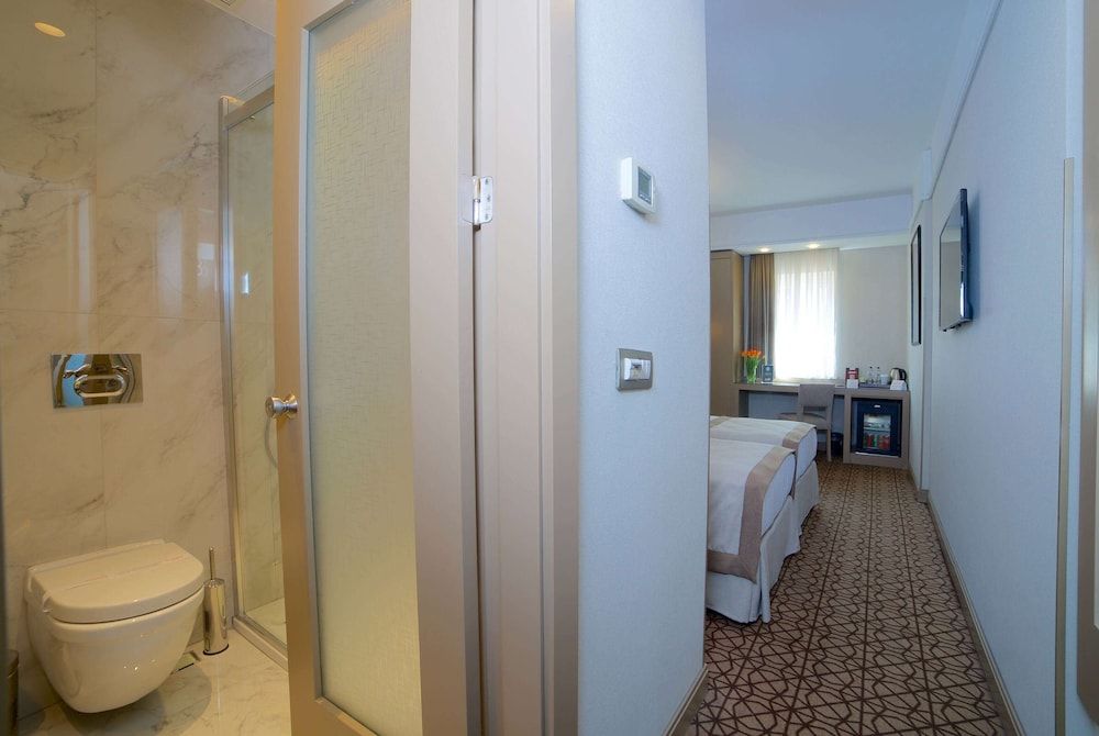 Ramada by Wyndham Istanbul Taksim Standard Room, 1 King Bed 6