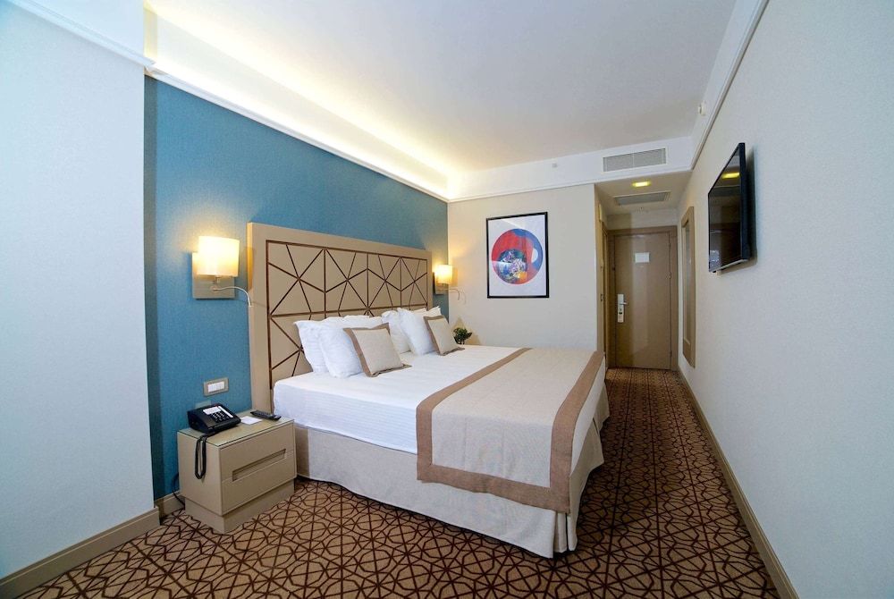Ramada by Wyndham Istanbul Taksim Standard Room, 1 King Bed 2