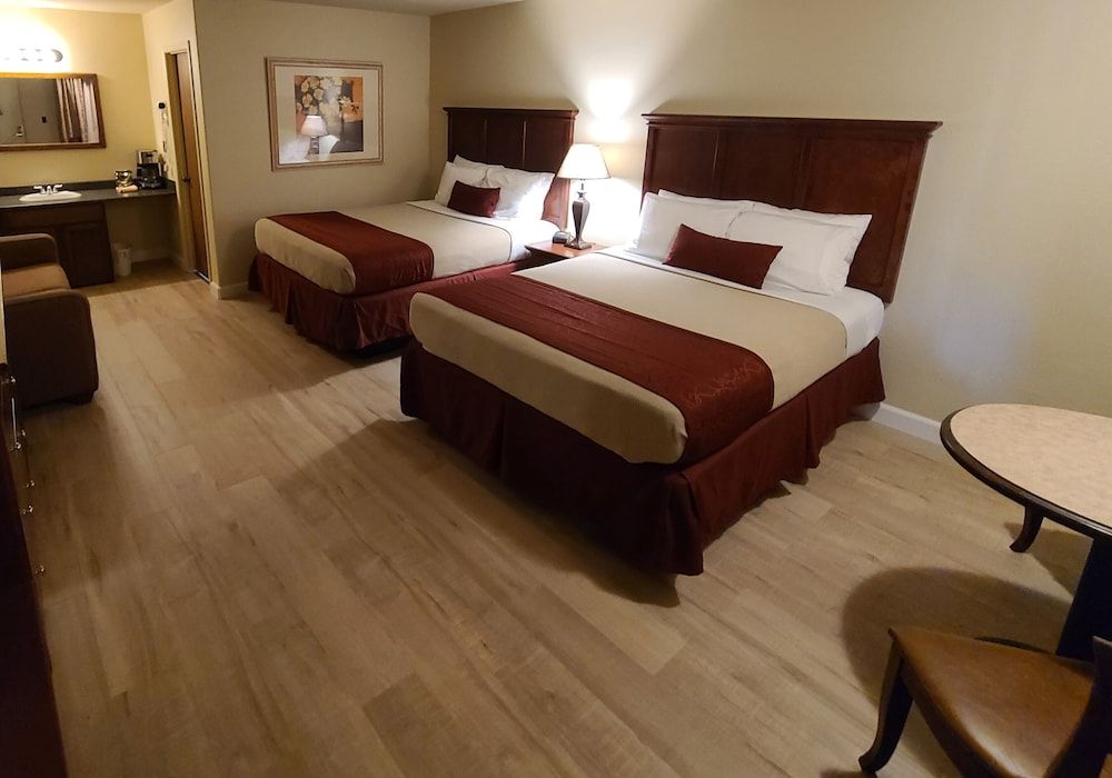 Superior Room, Non Smoking (2 Queens and Sofabed)