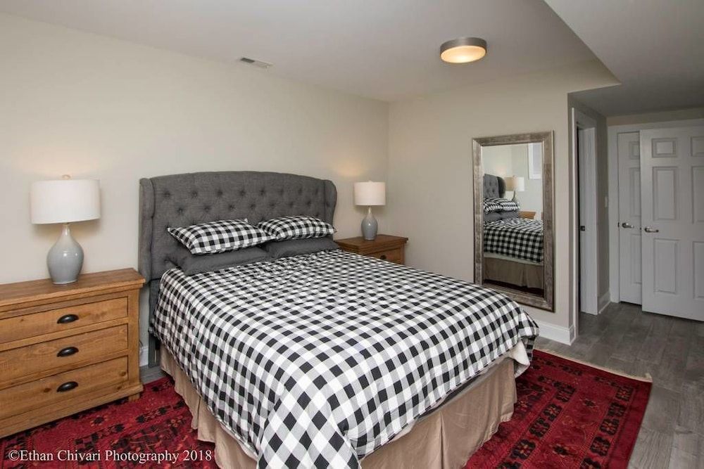 undefined New Modern Comfort in Wrigleyville w Parking 7