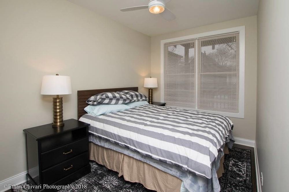 undefined New Modern Comfort in Wrigleyville w Parking 6