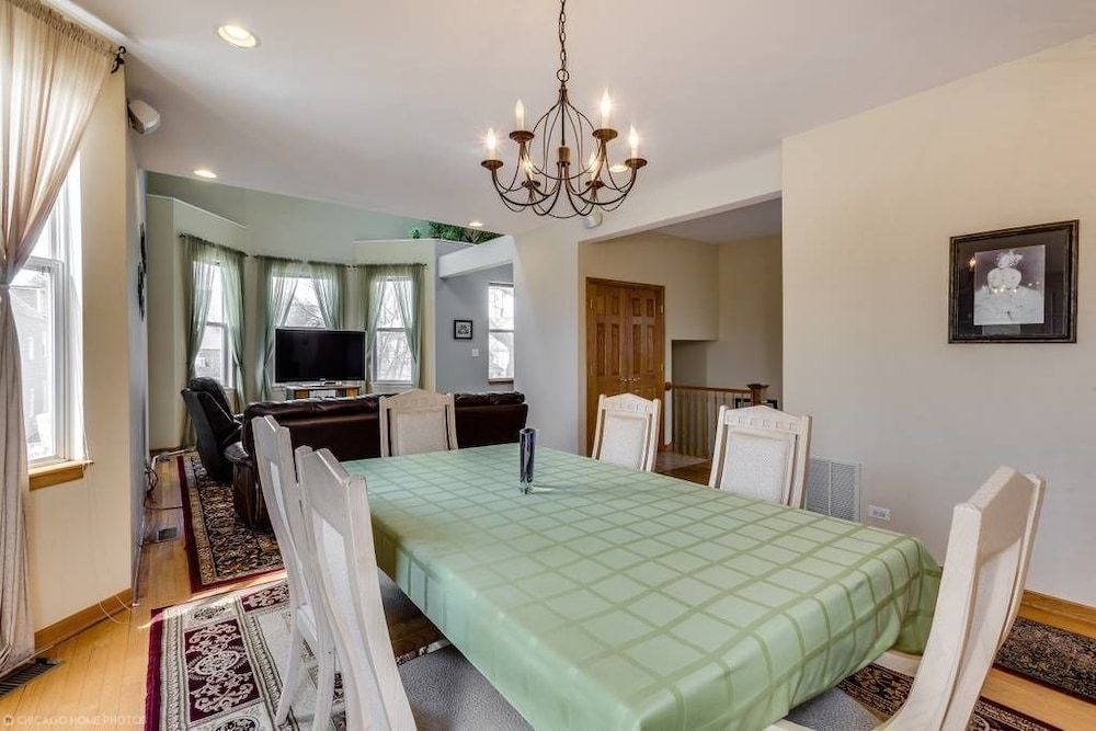 The Irving Masterpiece near Wrigley Field Family Duplex, Balcony 11