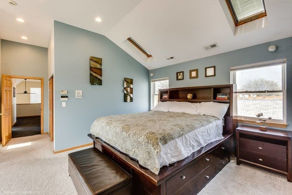 undefined The Irving Masterpiece near Wrigley Field 5