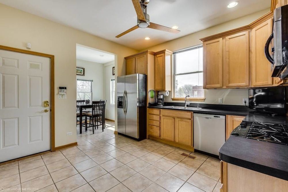 The Irving Masterpiece near Wrigley Field Family Duplex, Balcony 13