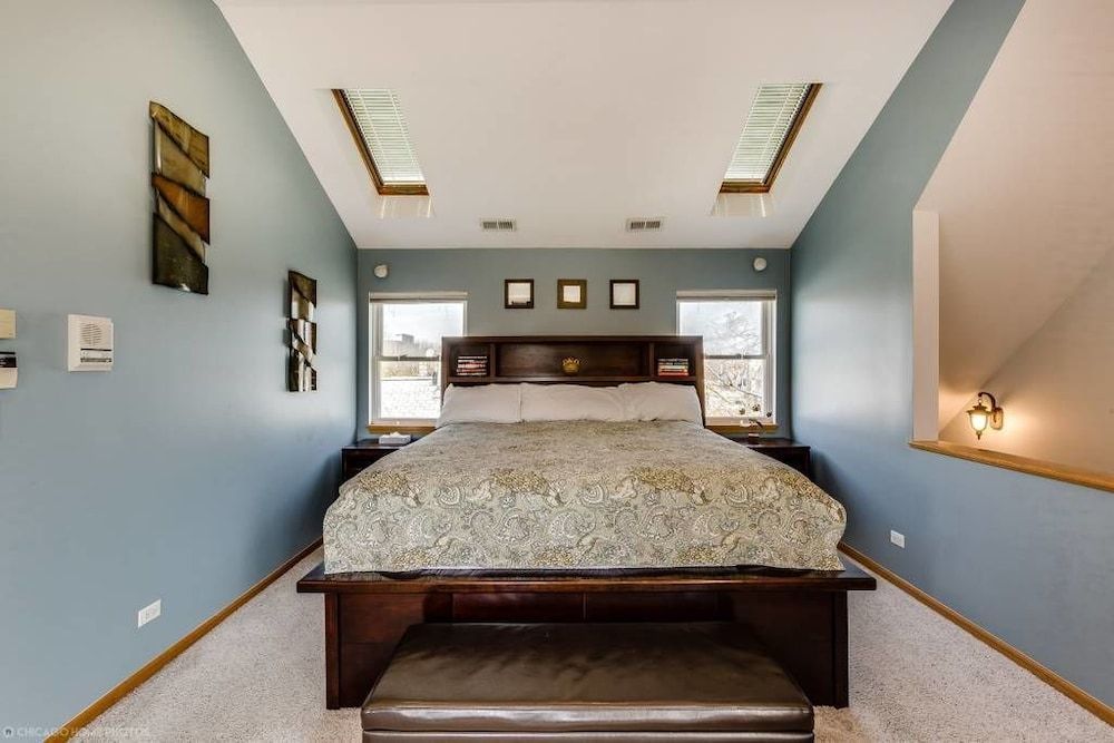 undefined The Irving Masterpiece near Wrigley Field 3