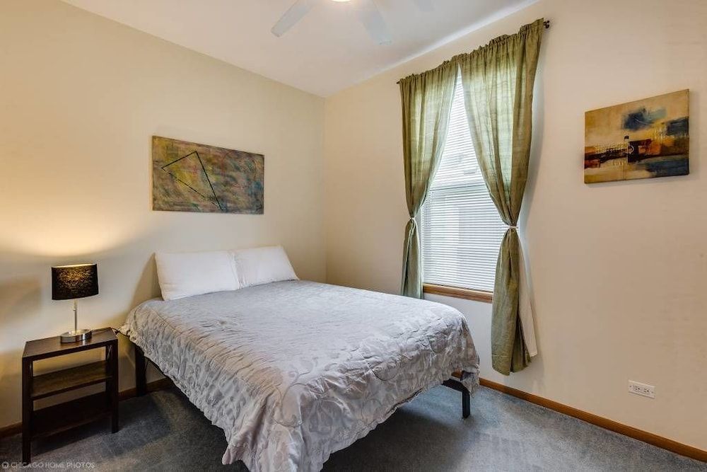 undefined The Irving Masterpiece near Wrigley Field 4