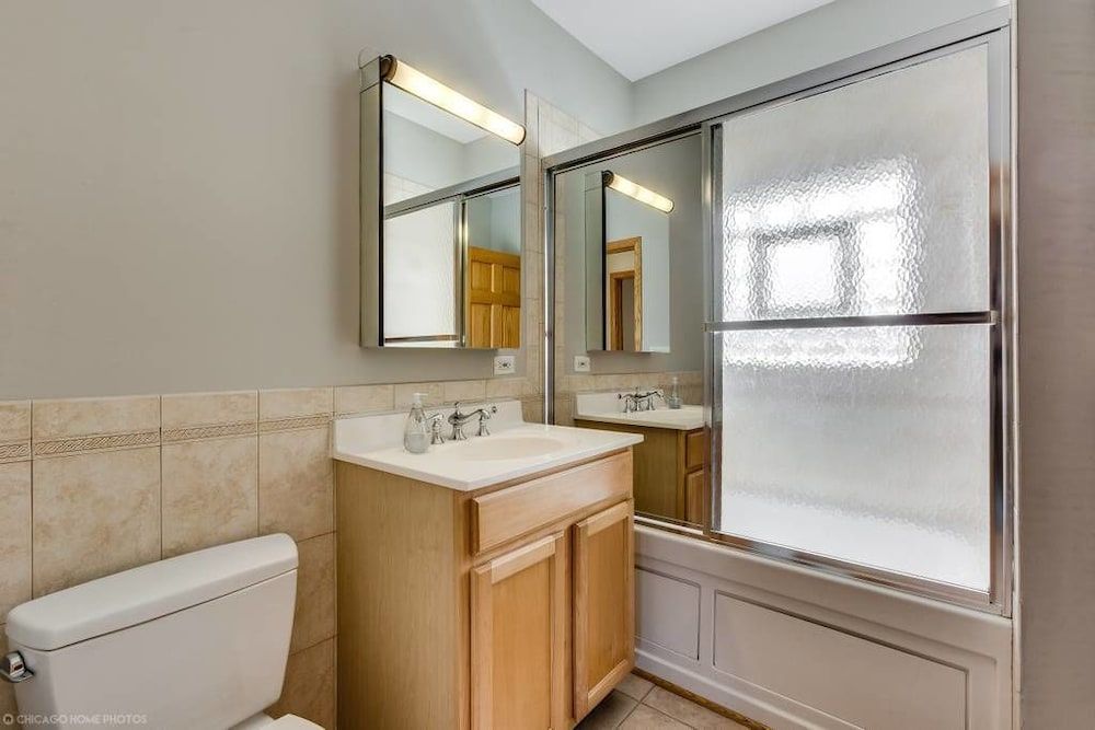 The Irving Masterpiece near Wrigley Field Family Duplex, Balcony 17