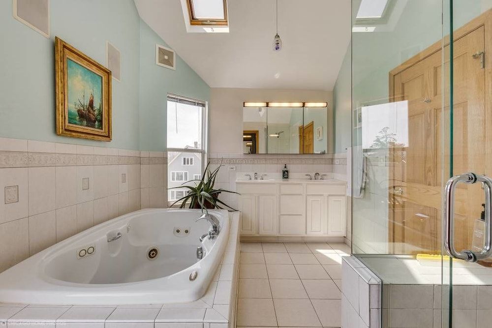 The Irving Masterpiece near Wrigley Field Family Duplex, Balcony 18