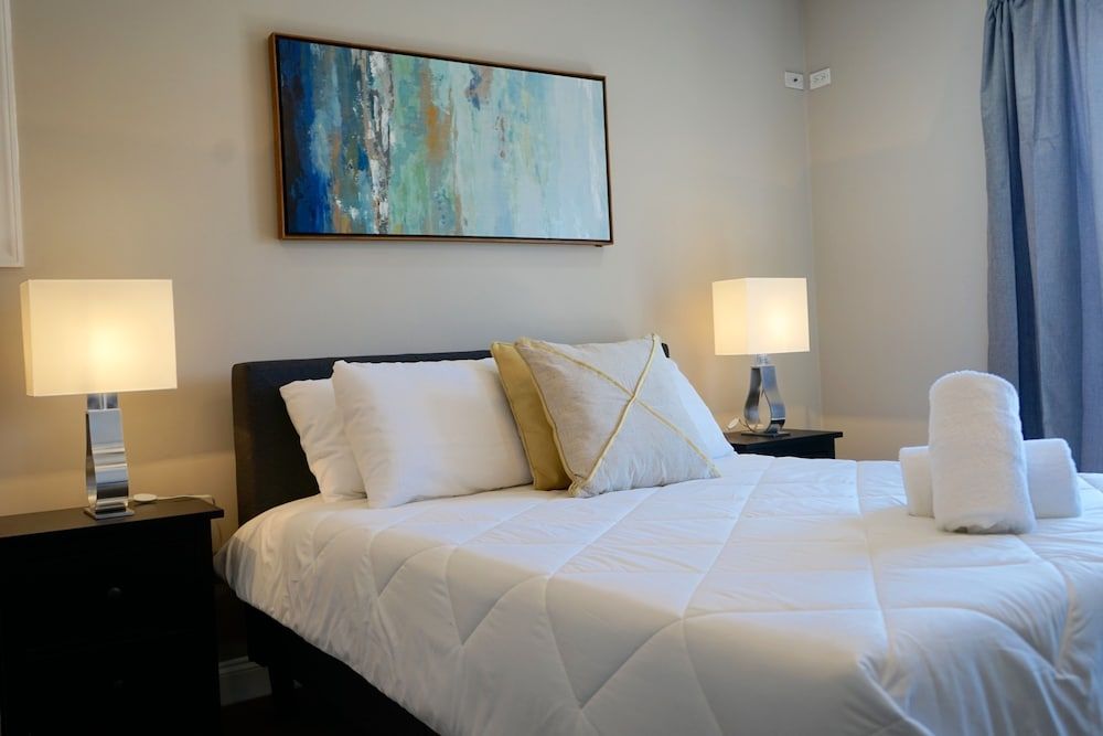 undefined McCormick Business Traveler Delight w 2 Balconies 6