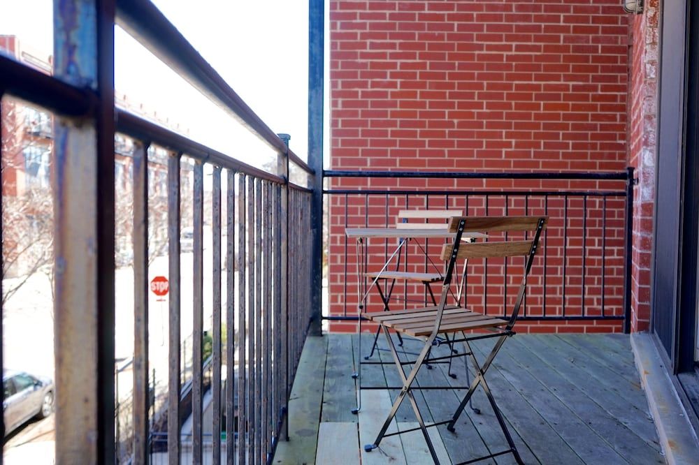 McCormick Business Traveler Delight w 2 Balconies Business Apartment, Balcony, City View 16