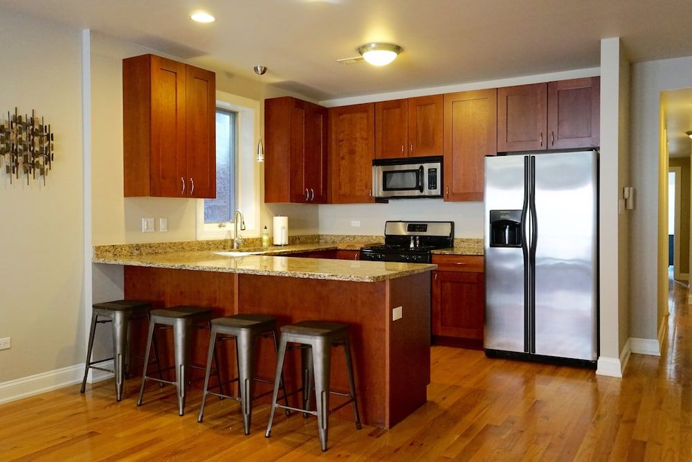 McCormick Business Traveler Delight w 2 Balconies Business Apartment, Balcony, City View 12