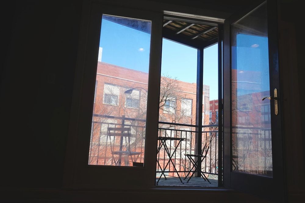 McCormick Business Traveler Delight w 2 Balconies Business Apartment, Balcony, City View 17