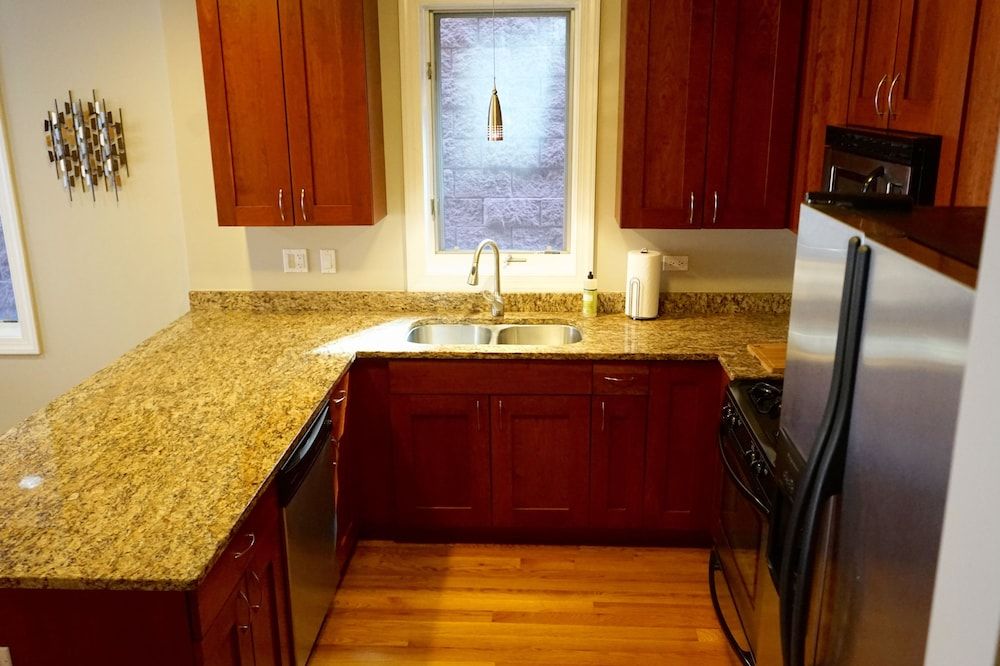 McCormick Business Traveler Delight w 2 Balconies Business Apartment, Balcony, City View 11