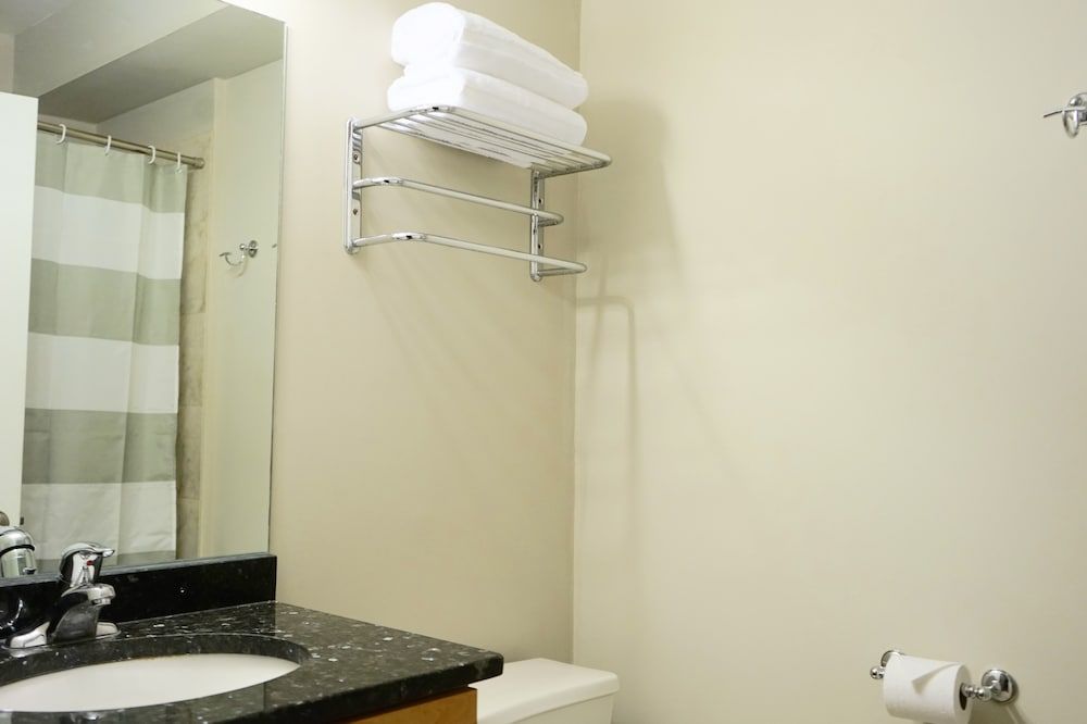 McCormick Business Traveler Delight w 2 Balconies Business Apartment, Balcony, City View 20