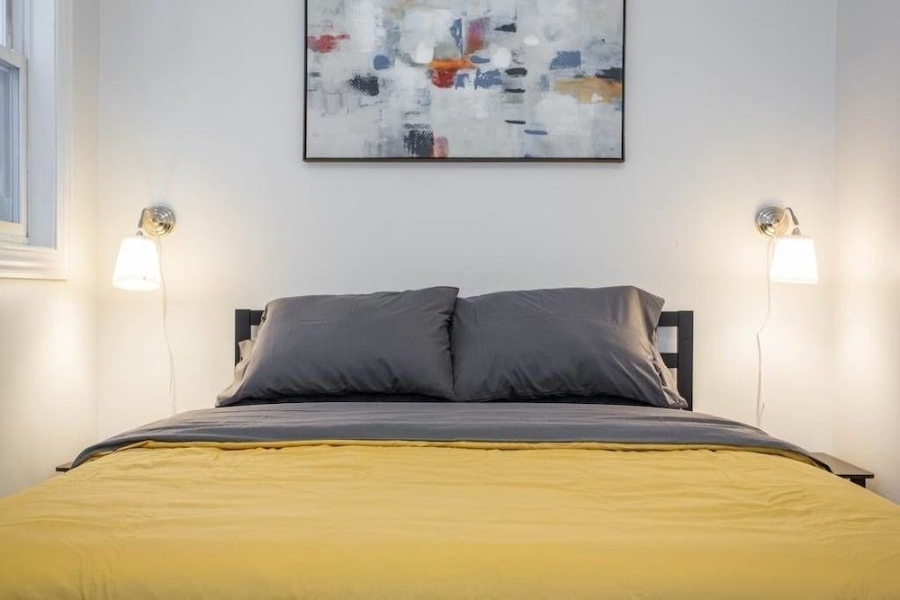 undefined Chic Logan Pad - Modern Meets Retro