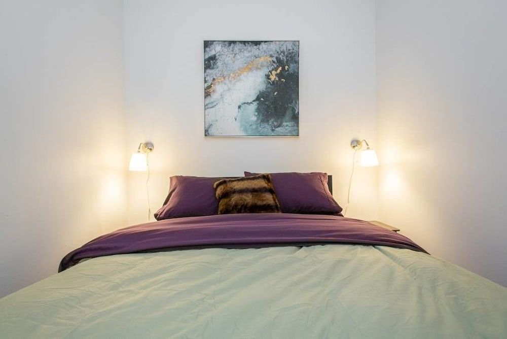 undefined Chic Logan Pad - Modern Meets Retro 3