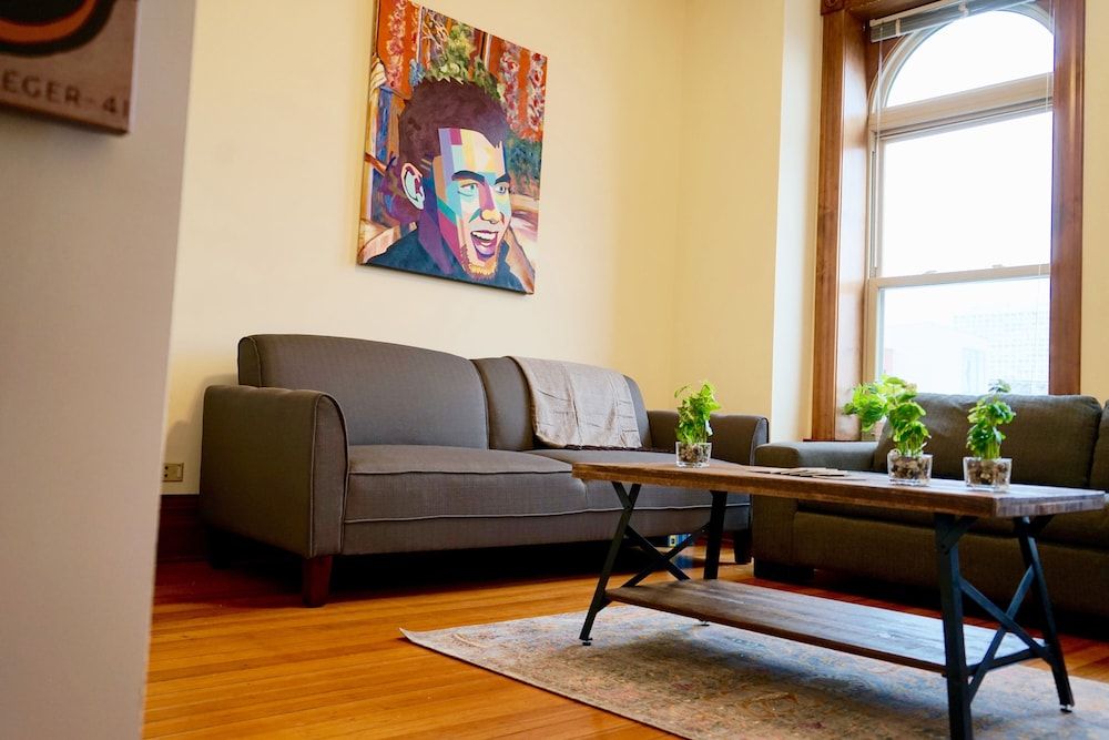 Creative Chicago Charm in Wicker Park Apartment, 2 Bedrooms 11
