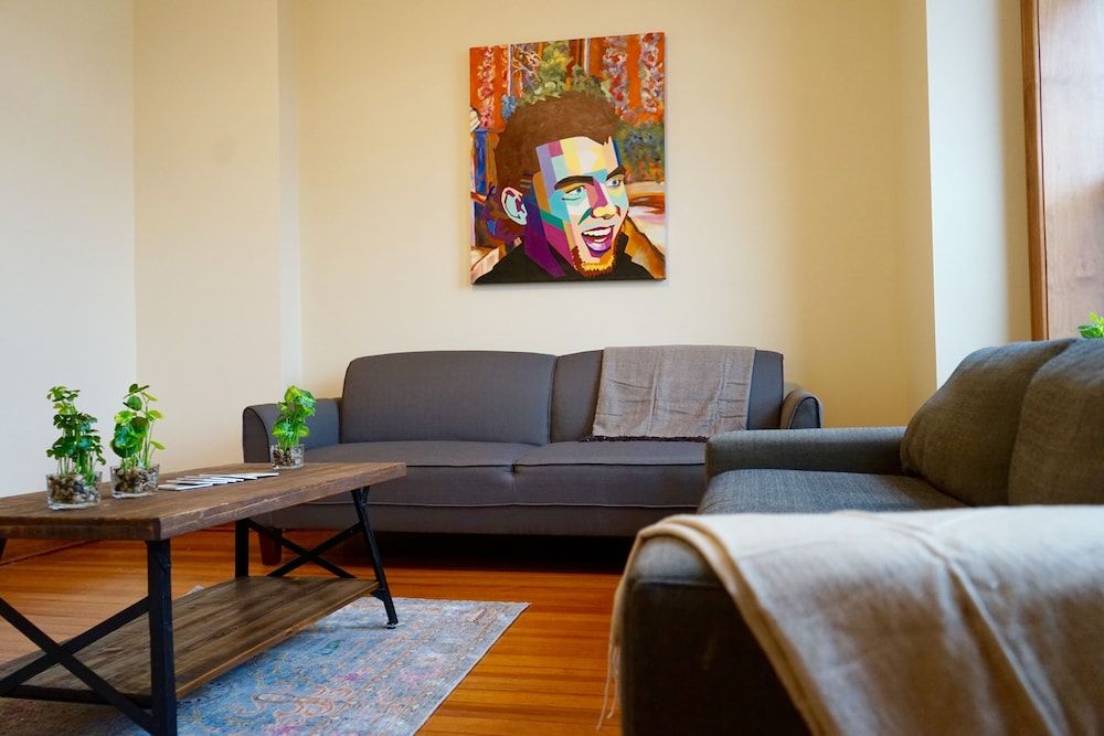 Creative Chicago Charm in Wicker Park Apartment, 2 Bedrooms 12