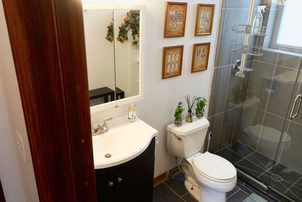 Creative Chicago Charm in Wicker Park Apartment, 2 Bedrooms 14