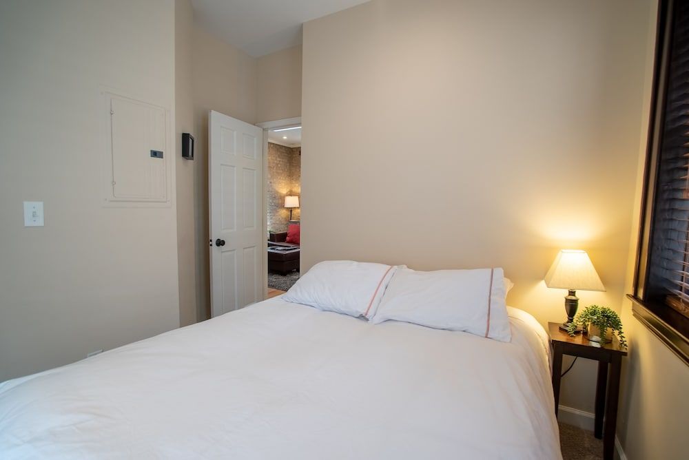 undefined Old Town Suites Operated by Roscoe Village Guesthouse 7