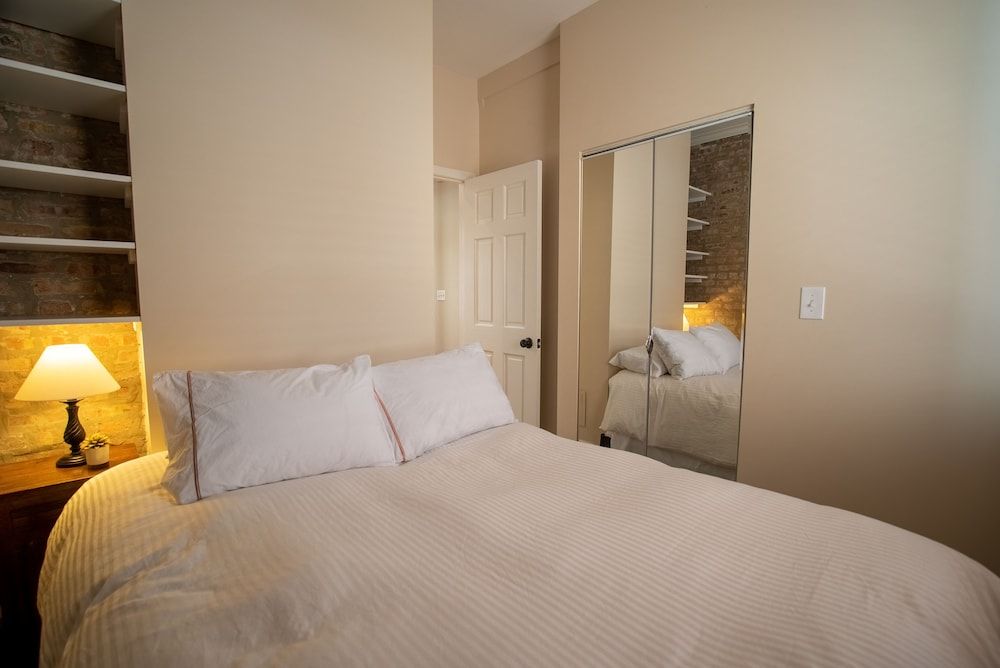 undefined Old Town Suites Operated by Roscoe Village Guesthouse 6