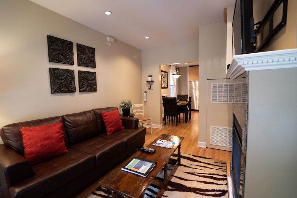 Old Town Suites Operated by Roscoe Village Guesthouse Standard Suite, Private Bathroom (Northside Suites #2) 10