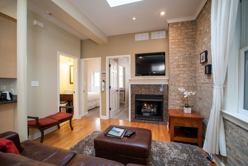 Old Town Suites Operated by Roscoe Village Guesthouse Suite, Private Bathroom (Northside Suites #1R) 10