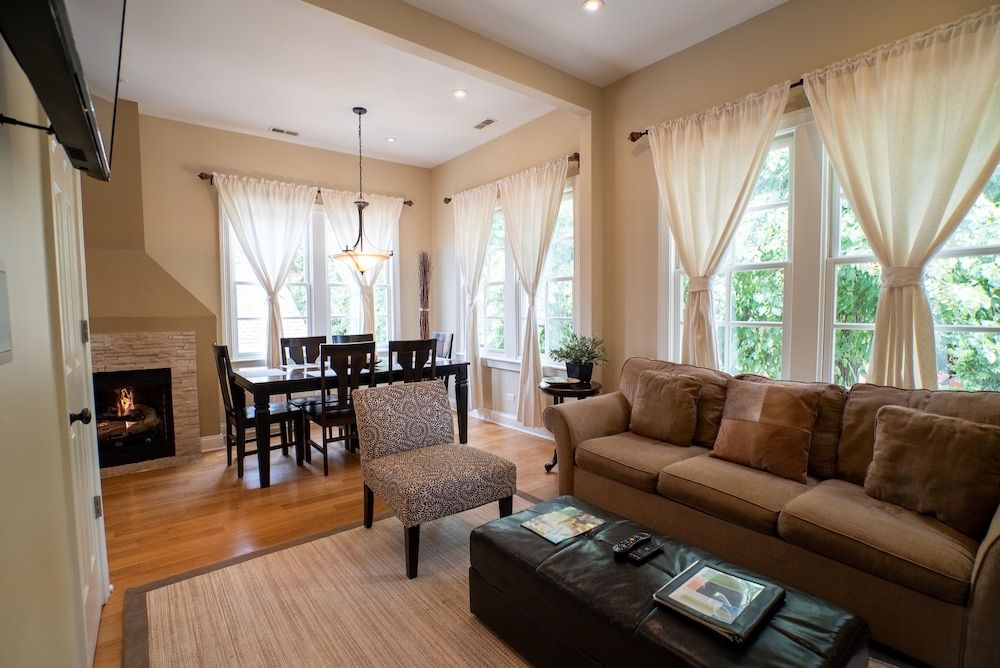 undefined Old Town Suites Operated by Roscoe Village Guesthouse 3