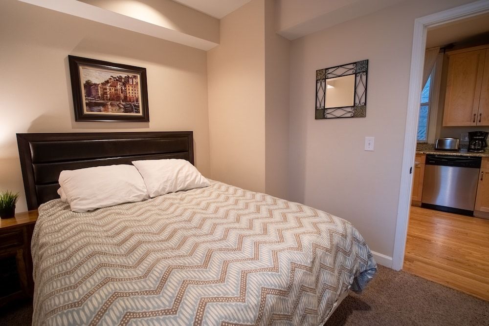 Superior Suite, Private Bathroom (Northside Suites #1F)