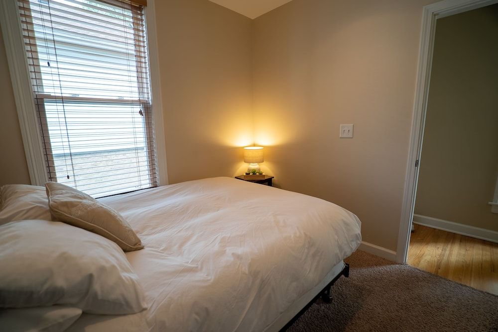 Old Town Suites Operated by Roscoe Village Guesthouse Standard Suite, Private Bathroom (Northside Suites #2)