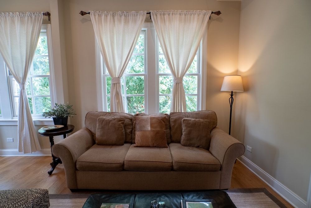 Old Town Suites Operated by Roscoe Village Guesthouse Deluxe Suite, Private Bathroom (Northside Suites #3) 9