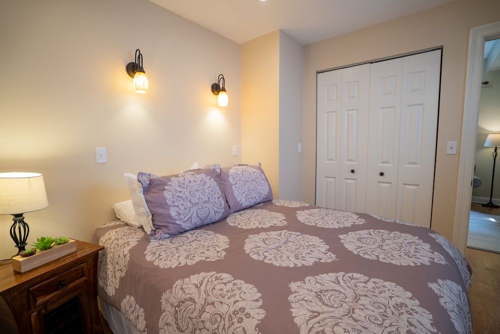 Old Town Suites Operated by Roscoe Village Guesthouse Deluxe Suite, Private Bathroom (Northside Suites #3) 4