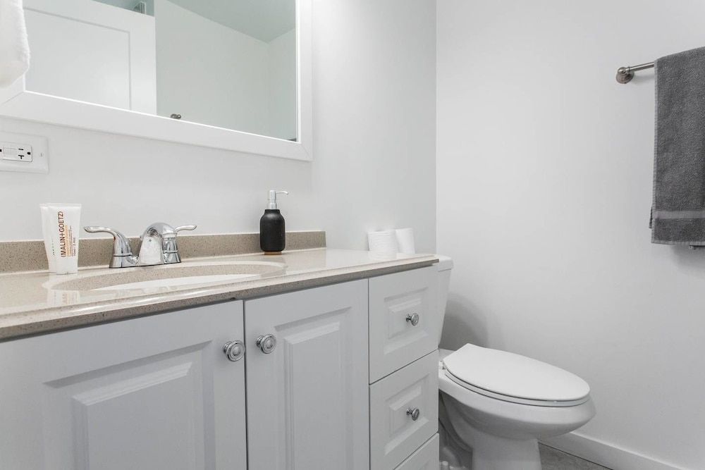 Chestnut Charm - Modern 1 BDR in Downtown Apartment (1 Bedroom) 15