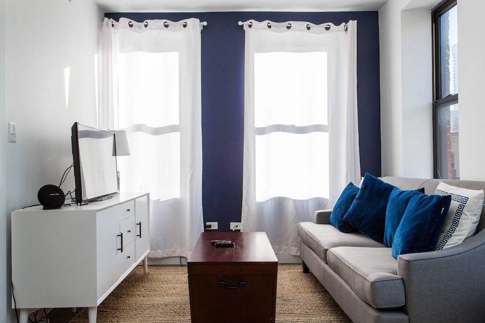 Chestnut Charm - Modern 1 BDR in Downtown Apartment (1 Bedroom) 12