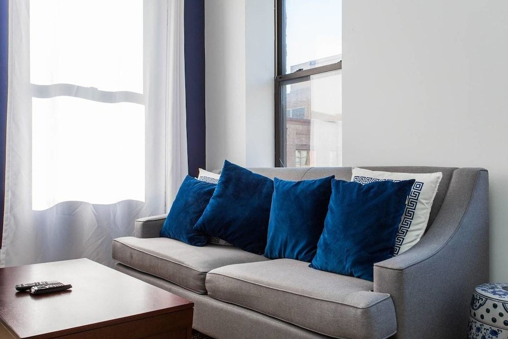 Chestnut Charm - Modern 1 BDR in Downtown Apartment (1 Bedroom) 13