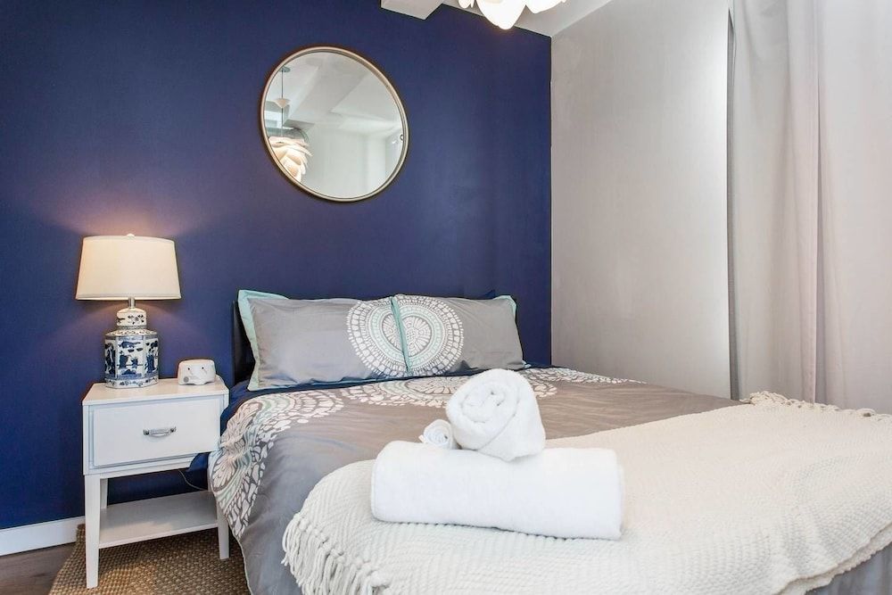 undefined Chestnut Charm - Modern 1 BDR in Downtown