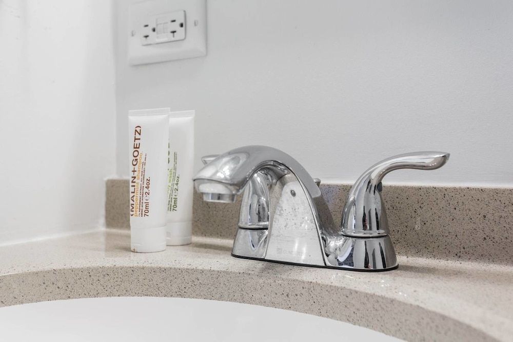 Chestnut Charm - Modern 1 BDR in Downtown Apartment (1 Bedroom) 14