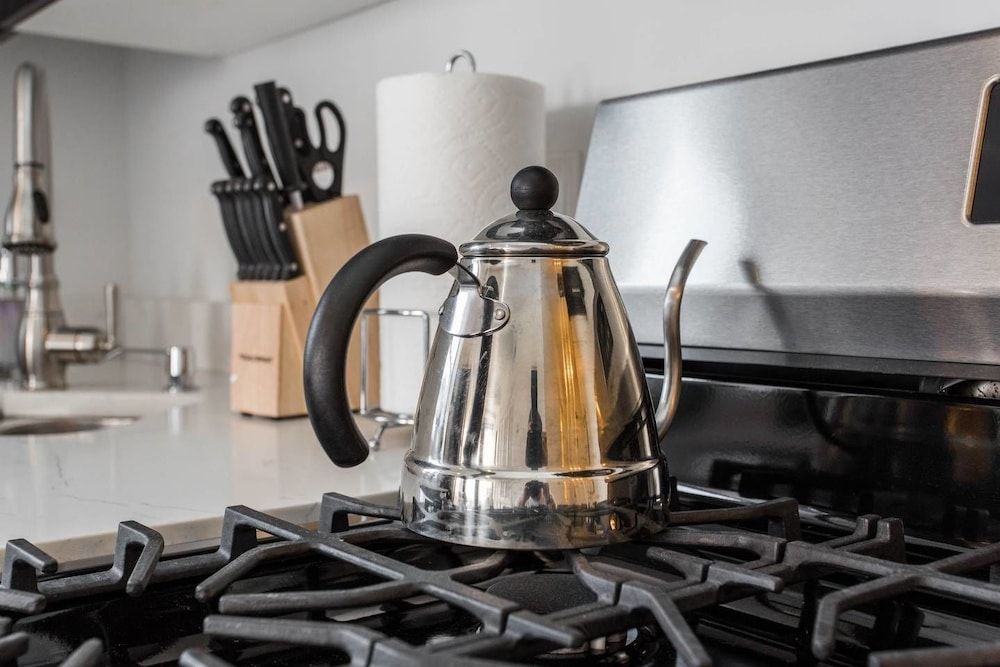 undefined Chestnut Charm - Modern 1 BDR in Downtown 7