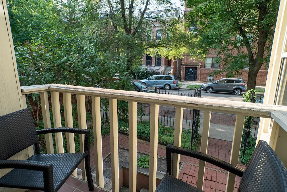 Lincoln Park Suites Operated by Roscoe Village Guesthouse Suite, Private Bathroom (Lincoln Park #1F) 3