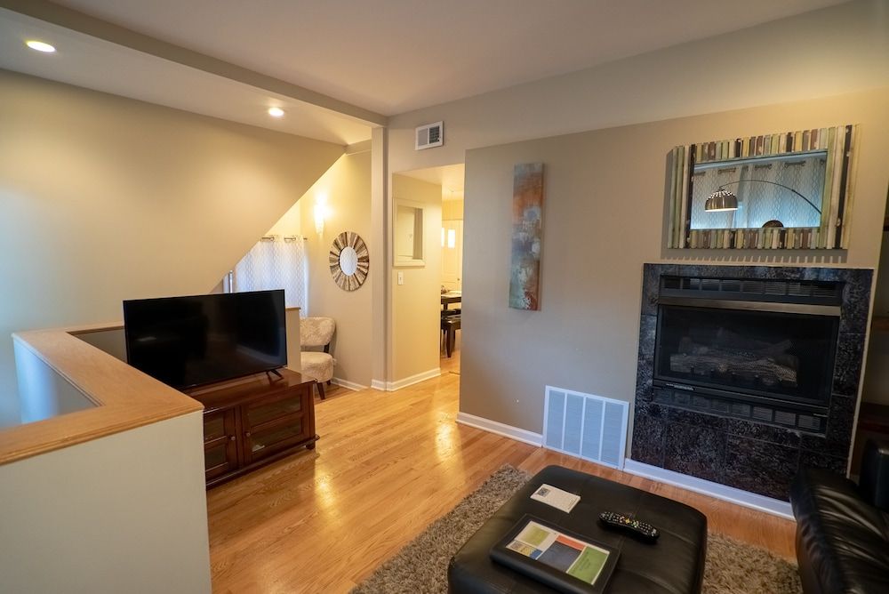 Lincoln Park Suites Operated by Roscoe Village Guesthouse Suite, Private Bathroom (Lincoln Park #1R) 7