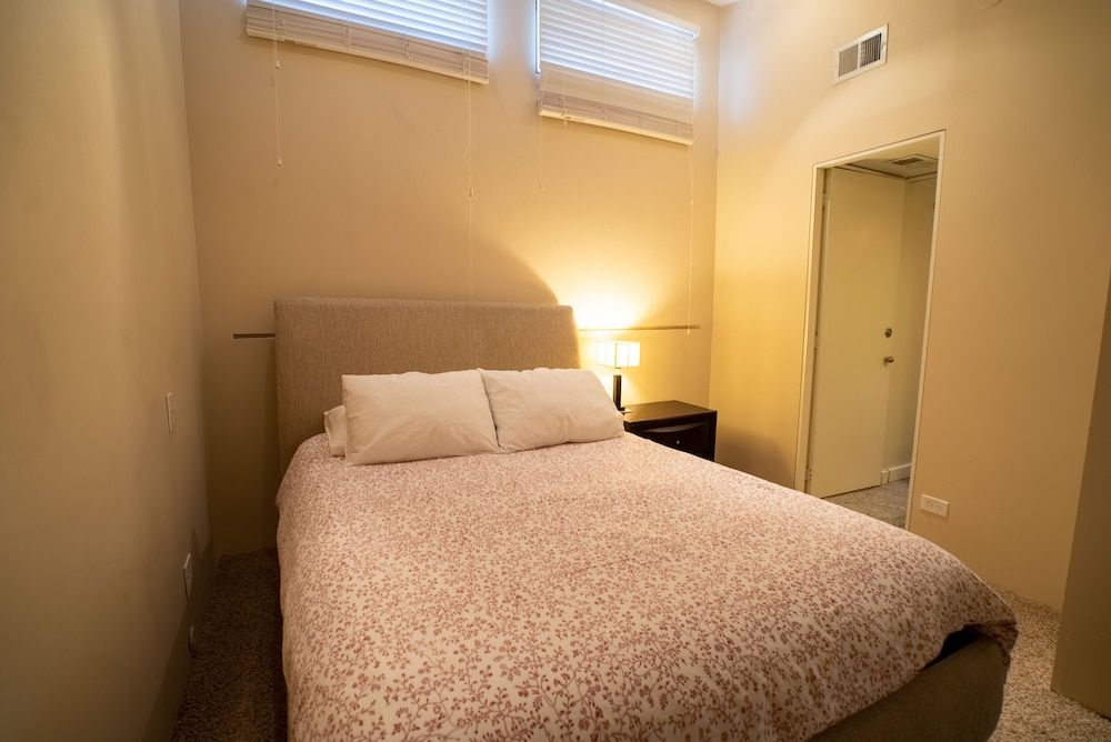 undefined Lincoln Park Suites Operated by Roscoe Village Guesthouse 8