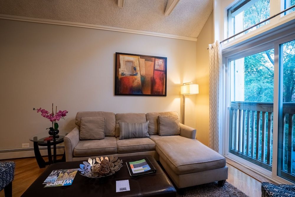 Lincoln Park Suites Operated by Roscoe Village Guesthouse Suite, Private Bathroom (Lincoln Park #2) 14