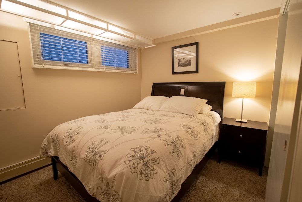 undefined Lincoln Park Suites Operated by Roscoe Village Guesthouse 6